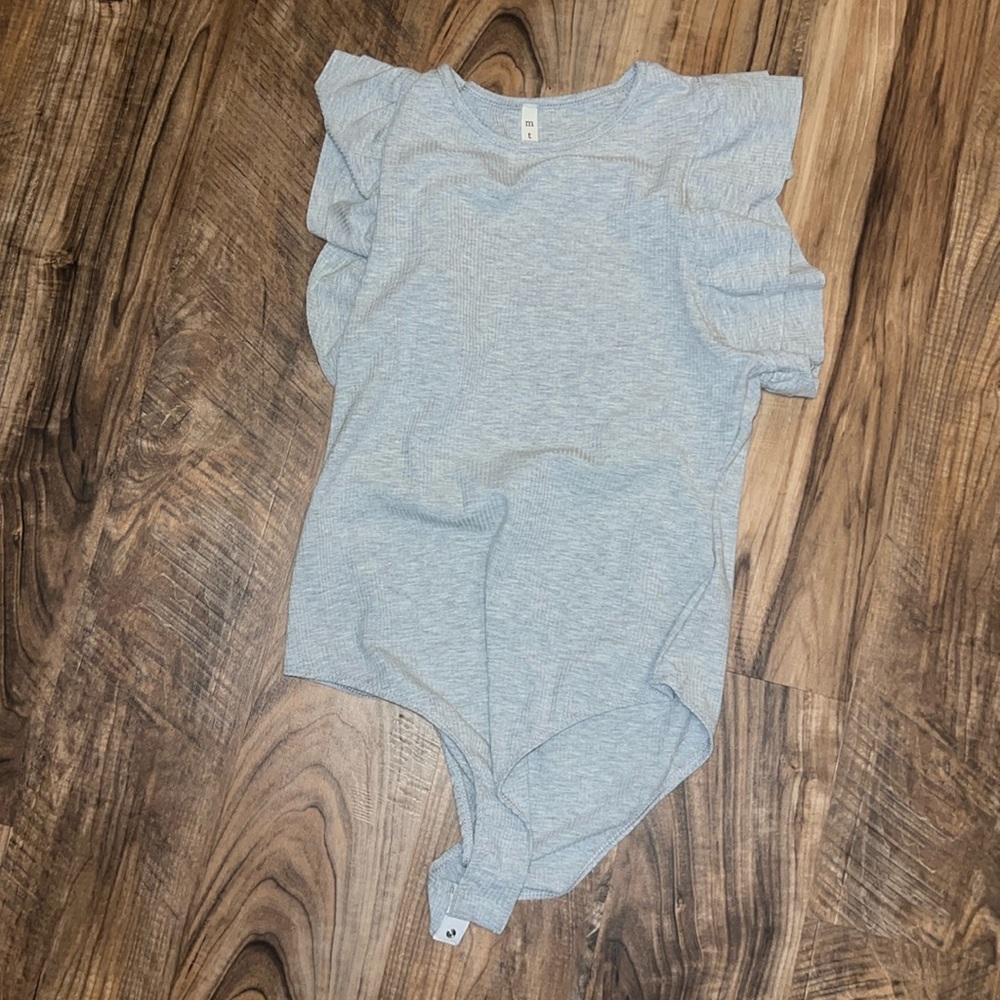 Brand new, tags removed flowy cap sleeve ribbed bodysuit